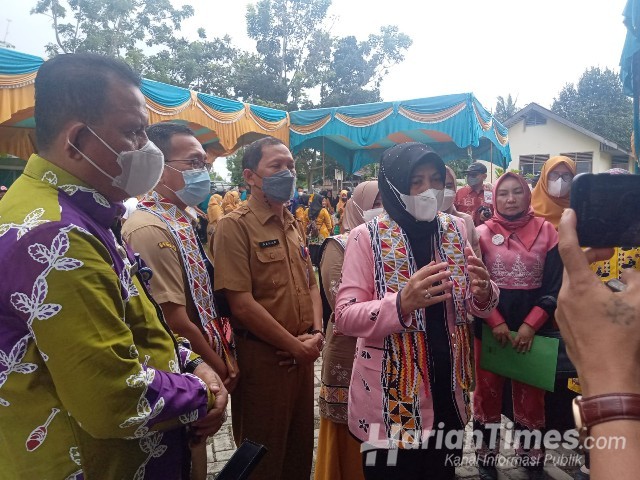Istri Wagubri Launching Kampung Batik, Azhar: Ke Depan Target Batik Kuansing Di Ekspor Keluar Negeri